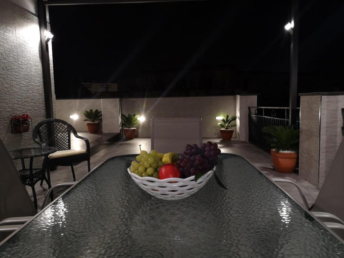 شقة La Terrazza Del Corso نابولي المظهر الخارجي الصورة